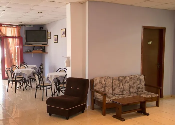 Aparthotel Petania &